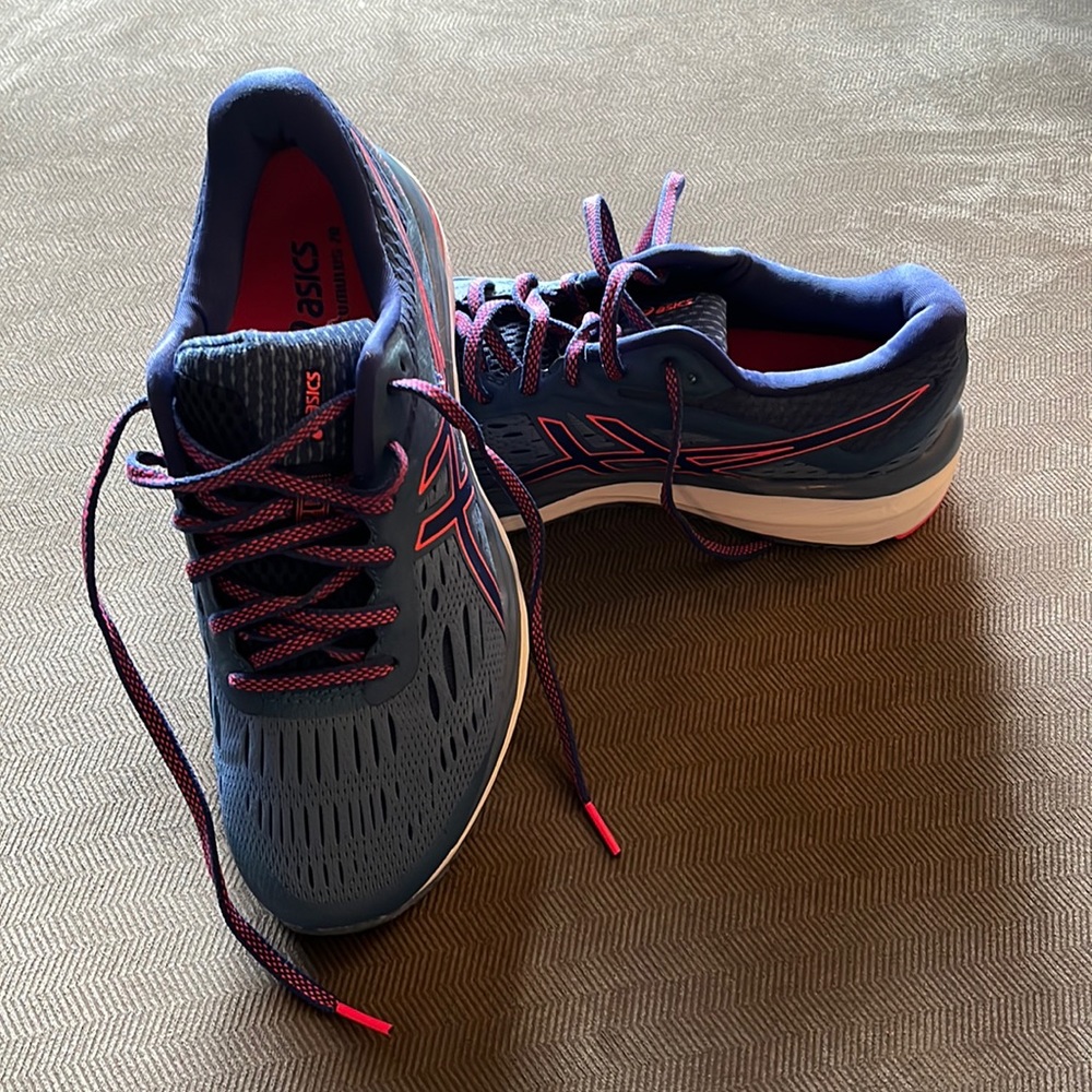 ASICS sneakers size 8 - Picture 1 of 3